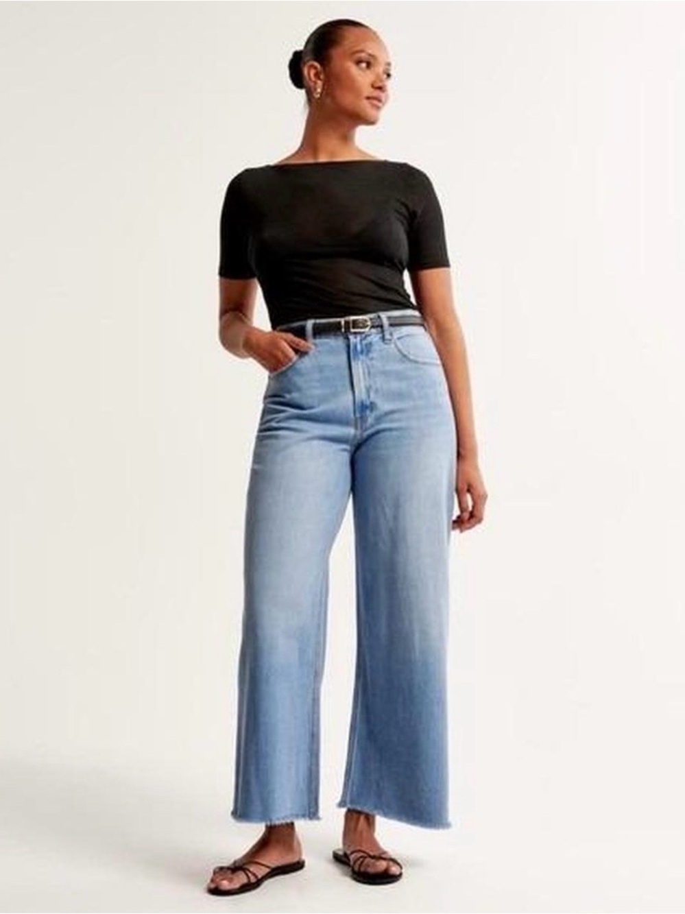 NWT Abercrombie & Fitch High-Rise Wide Leg Light Blue Jeans Women’s Size: 25